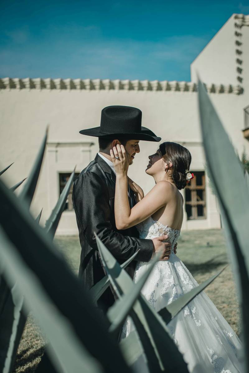 Ximena y Rodrigo en la hacienda